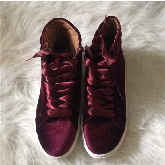 Steve Madden Purple Velvet Endira Sneakers - Picture 5 of 8